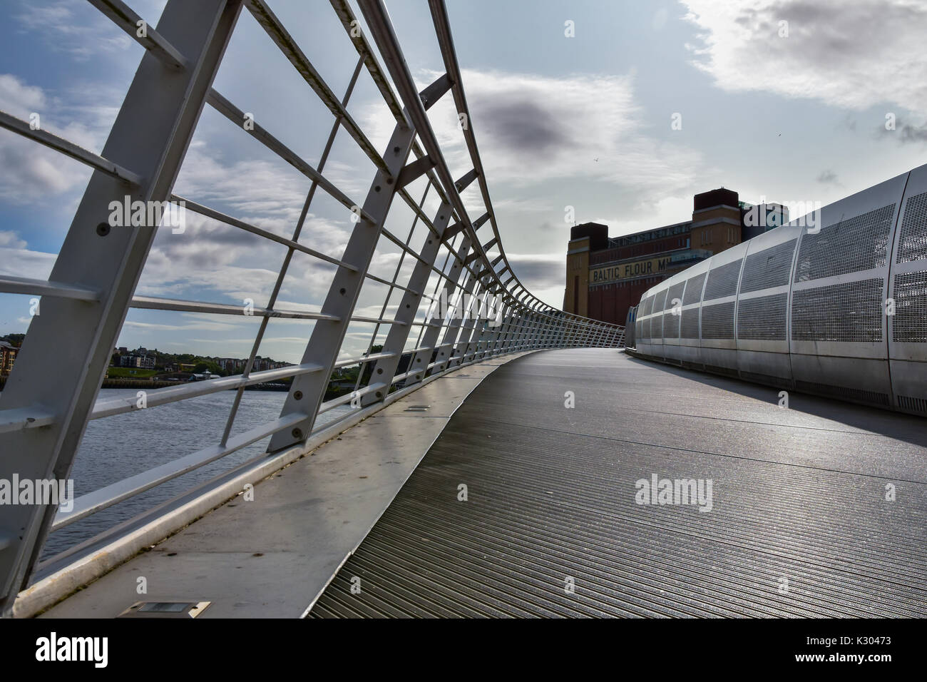 Gateshead Baltic mulino di farina alla fine del Millennium Bridge Foto Stock