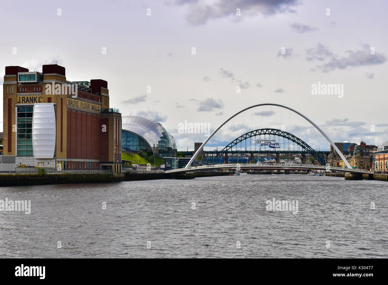 Tyne Bridge, mulino di farina e salvia in Newcastle Upon Tyne Foto Stock