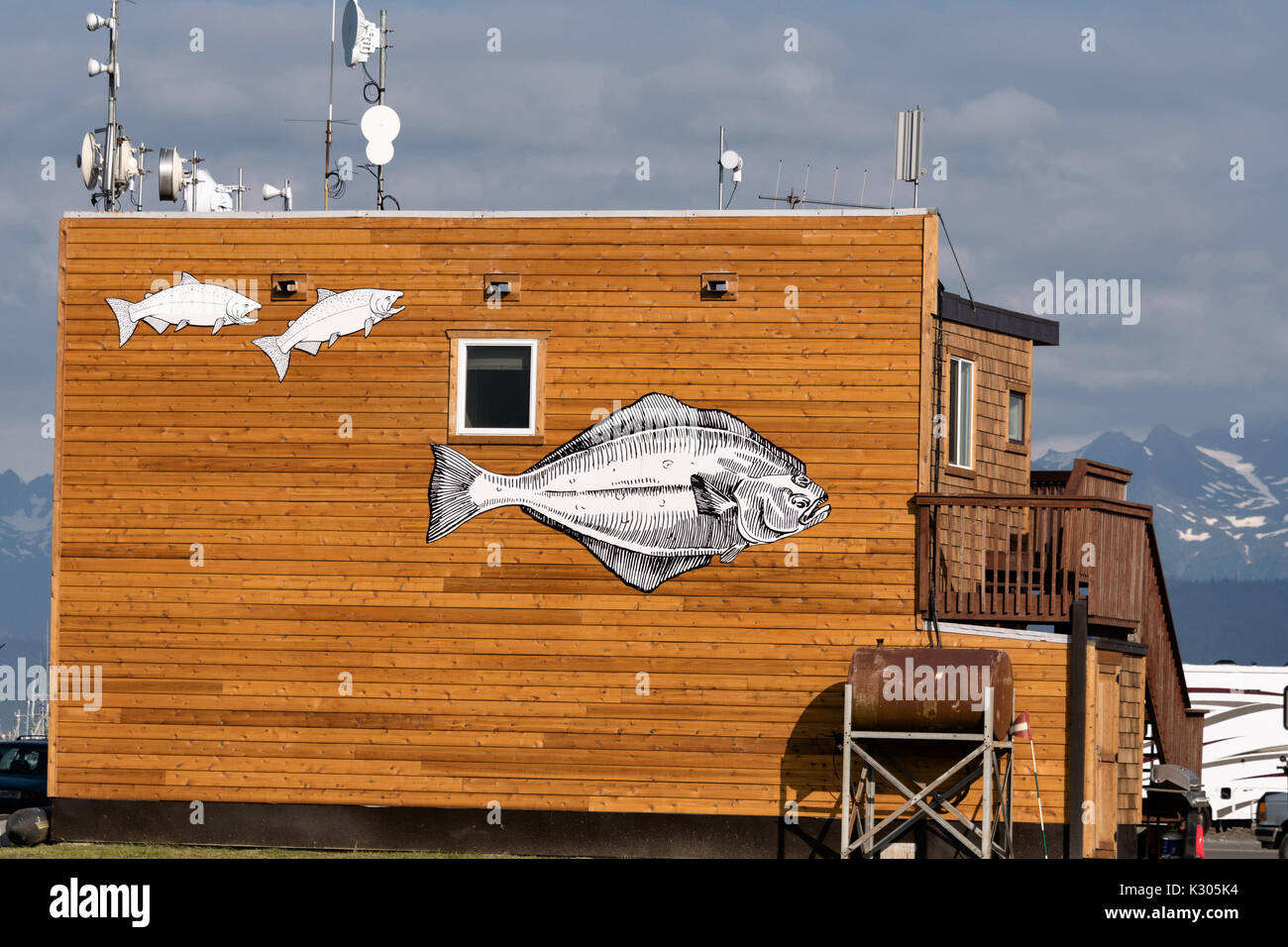 Una lavorazione del pesce store su Homer Spit su Kamishak Bay in Omero, Alaska. Foto Stock