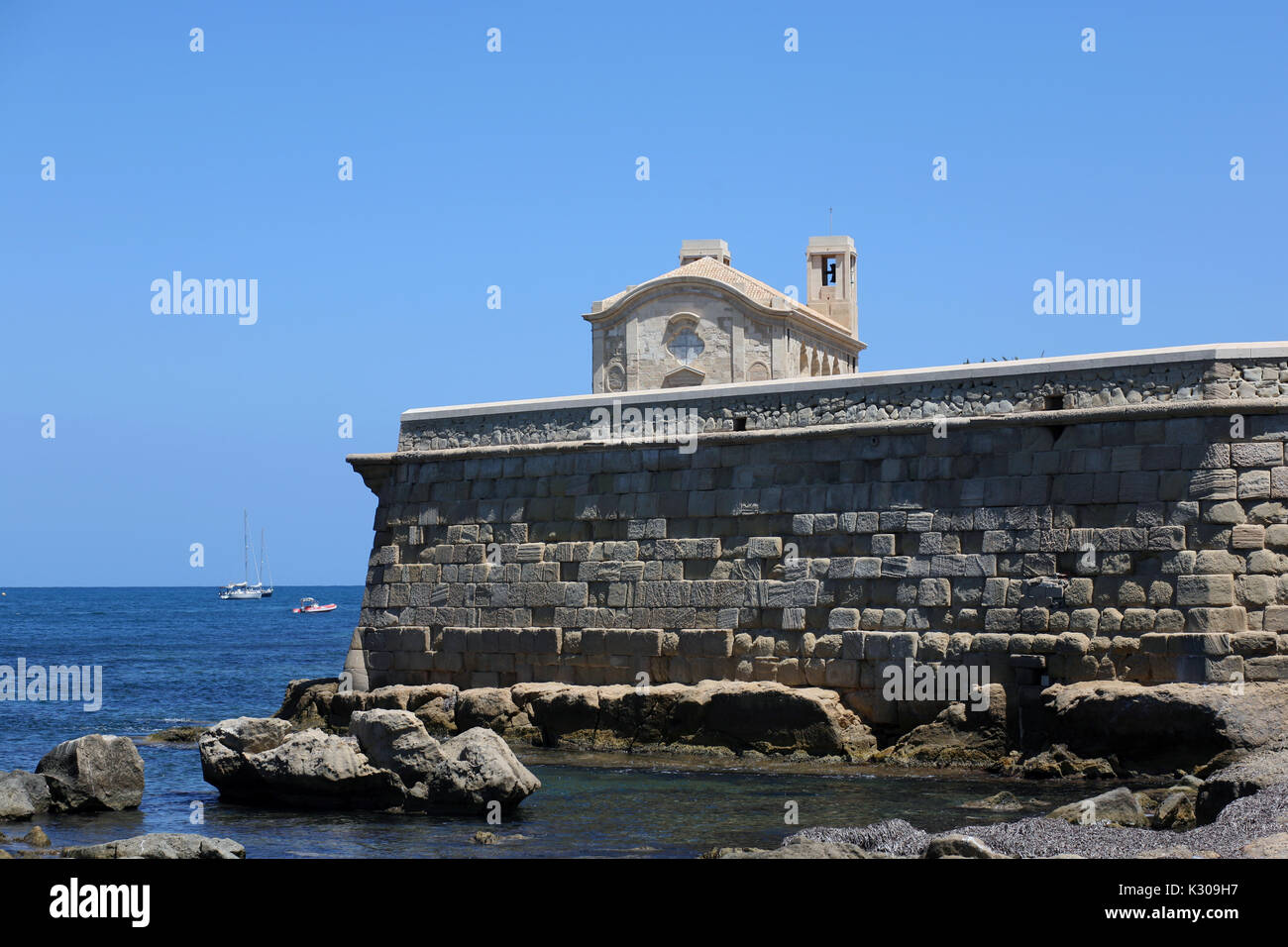 La chiesa di San Pietro e di San Paolo sull'isola spagnola di Tabarca nel Mediterraneo Foto Stock