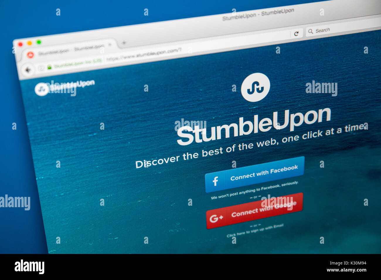 LONDON, Regno Unito - 7 AGOSTO 2017: la homepage del sito ufficiale di StumbleUpon - un motore di ricerca che consente agli utenti di scoprire le pagine web che sono p Foto Stock
