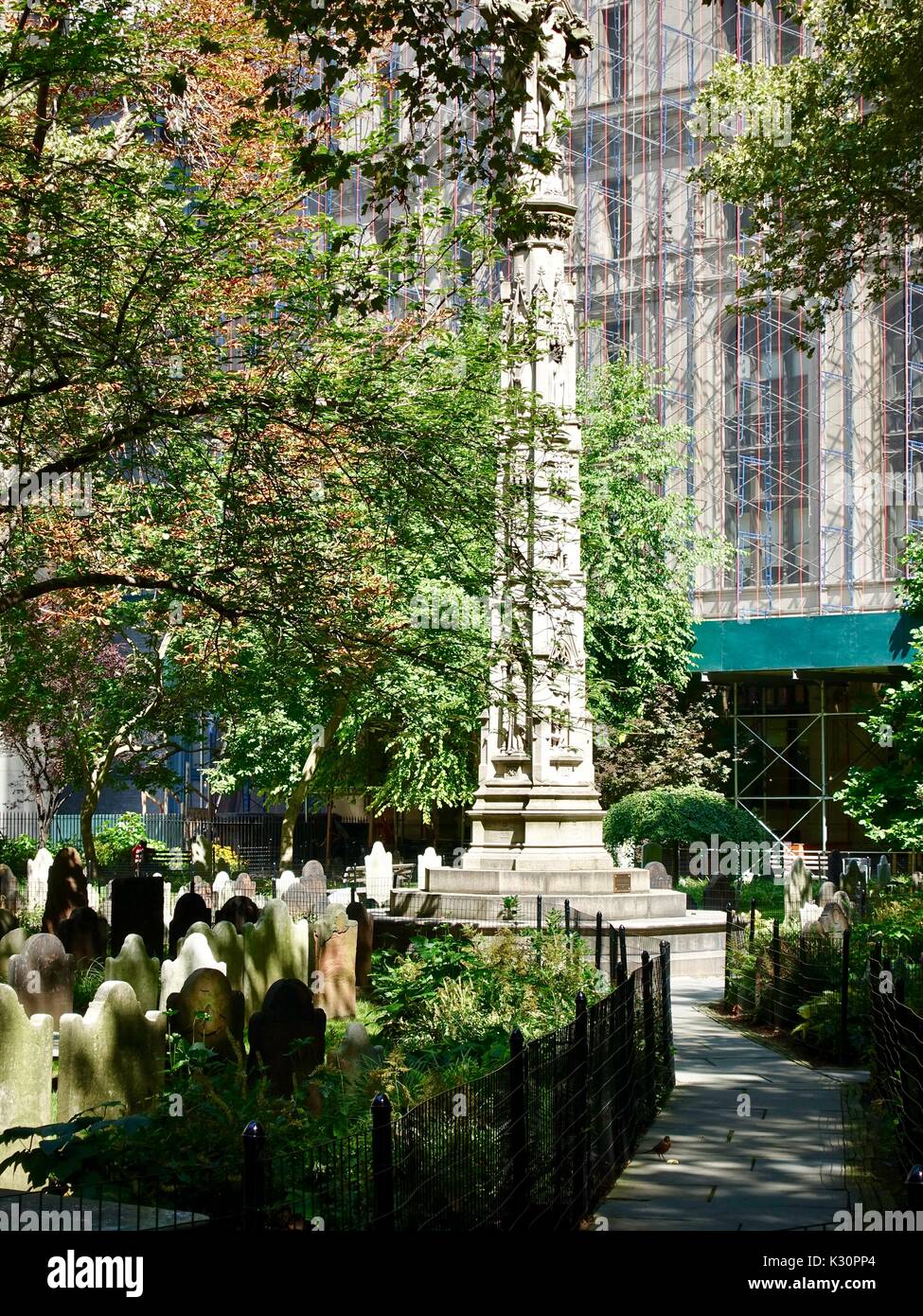 Chiostro e Chiesa della Trinità Wall Street, New York, NY, STATI UNITI D'AMERICA. Foto Stock