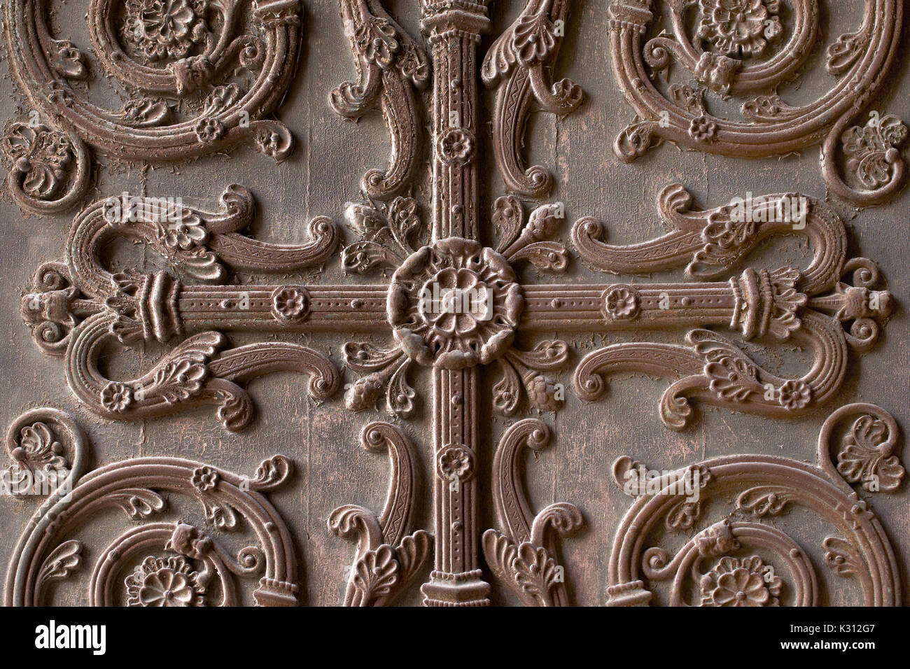 Porta in legno di San Dionigi cattedrale, Parigi, Francia Foto Stock