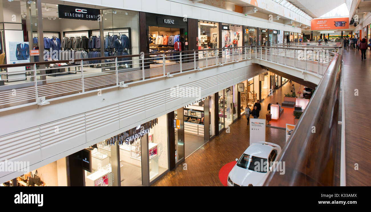 Il nuovo centro commerciale per lo shopping nel rivitalizzati manufaktura, una ex fabbrica tessile nella zona centrale di Lodz. Foto Stock