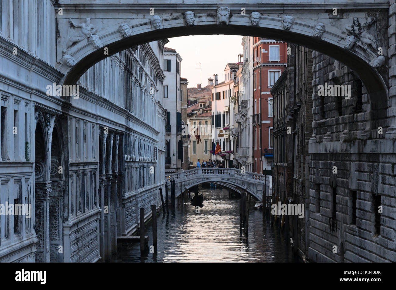 Il palazzo del doge e il rio di Palazzo Venezia Italia Foto Stock