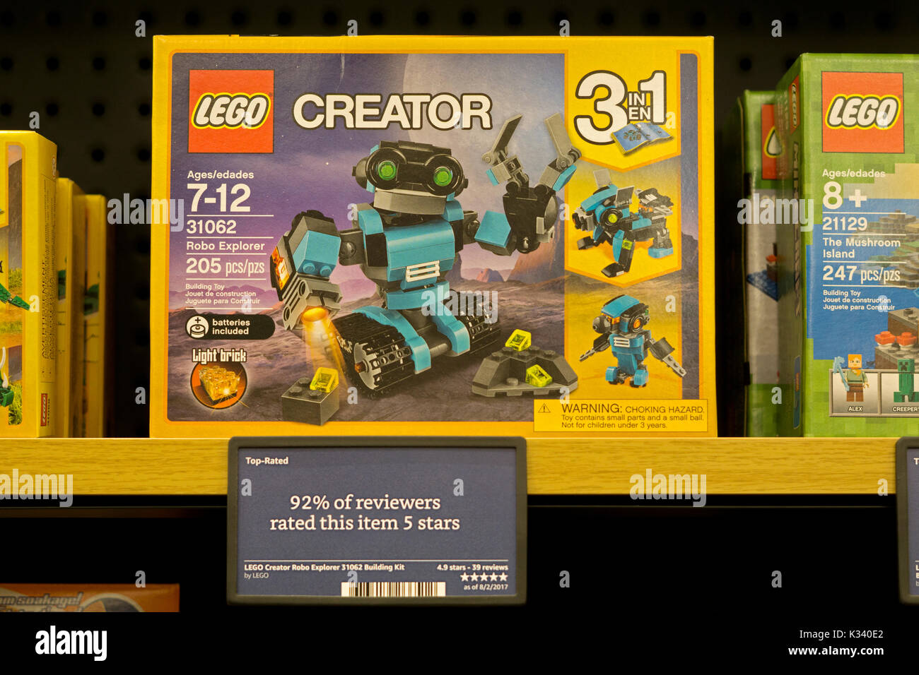 Un set di Lego in vendita presso il recentemente aperto Amazon Book Store su W. 34th Street in Manhattan, un raro Amazon mattone e mortaio store. Foto Stock