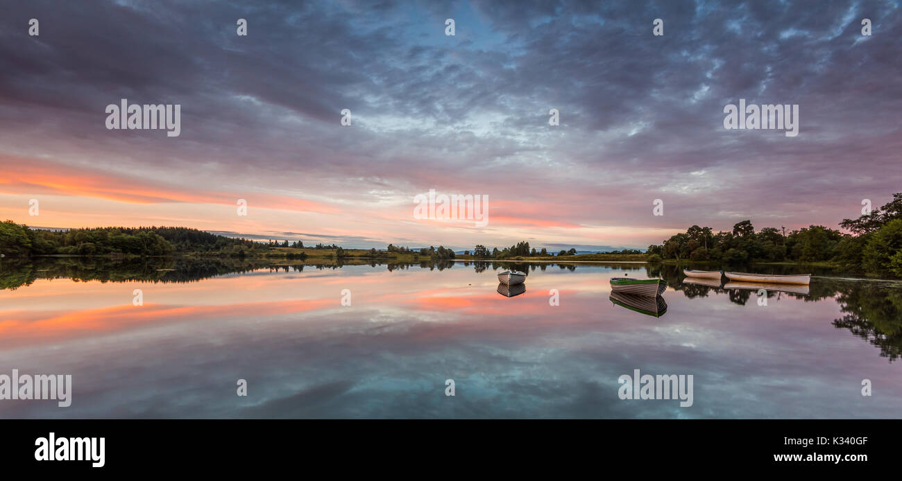 Loch Rusky è un piccolo lago di acqua dolce vicino a Callander nelle Highlands Scozzesi. Foto Stock