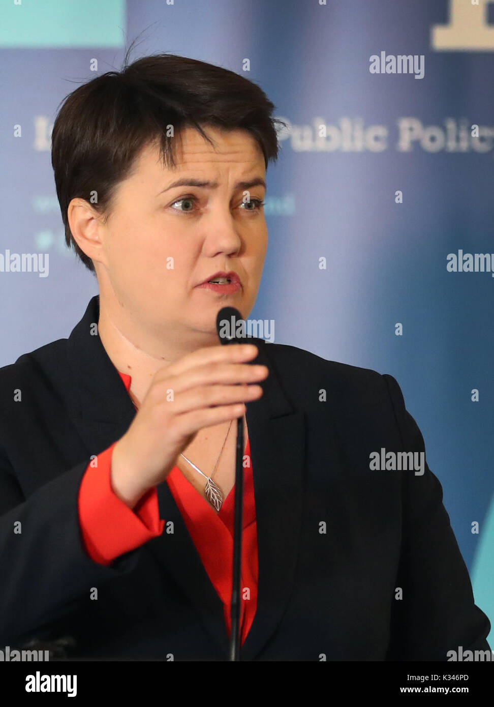 Partito conservatore scozzese leader Ruth Davidson offre un discorso a indipendenti di think tank IPPR (Istituto per la politica pubblica di ricerca) Scozia su Holyrood la direzione politica all'apice Grassmarket Hotel, Edinburgh. Foto Stock