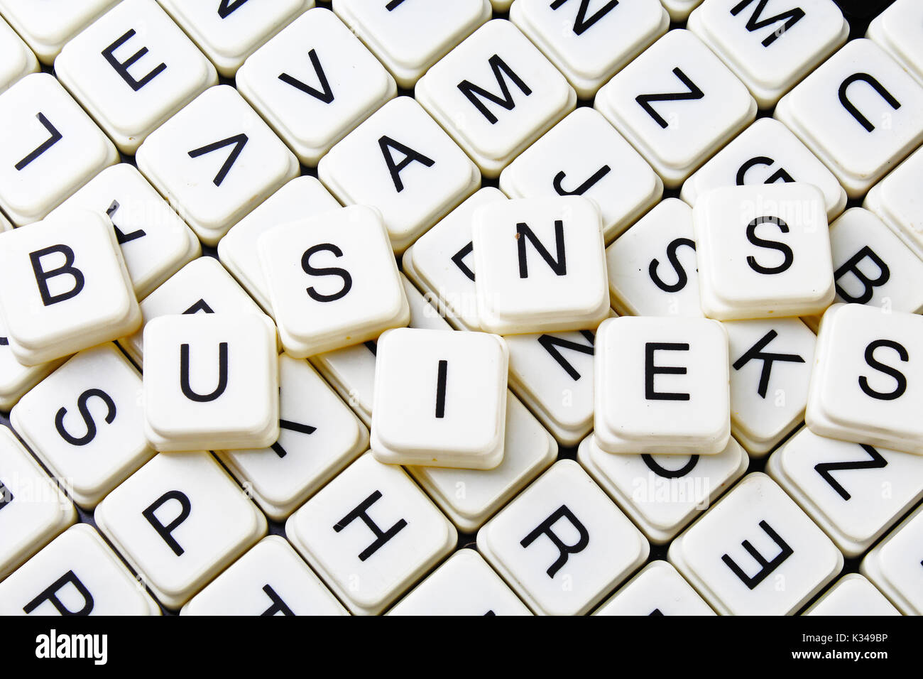 Business di testo parola cruciverba. Lettere dell'alfabeto blocchi texture di gioco dello sfondo. Foto Stock