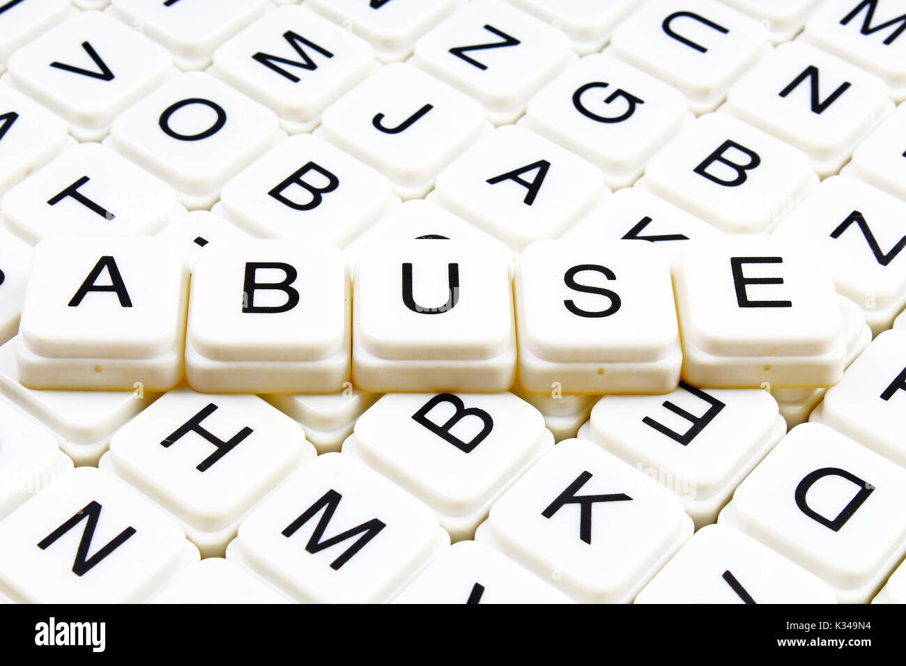 Abuso di testo parola cruciverba. Lettere dell'alfabeto blocchi texture di gioco dello sfondo. Foto Stock