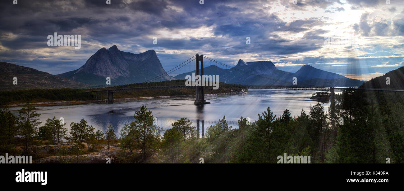 Le isole Lofoten sono un arcipelago nella parte settentrionale della Norvegia. Foto Stock