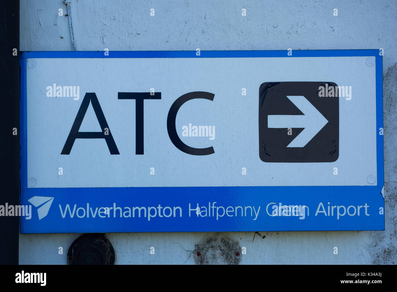Segno di ATC. Wolverhampton Halfpenny Green Airport. South Staffordshire. Regno Unito Foto Stock