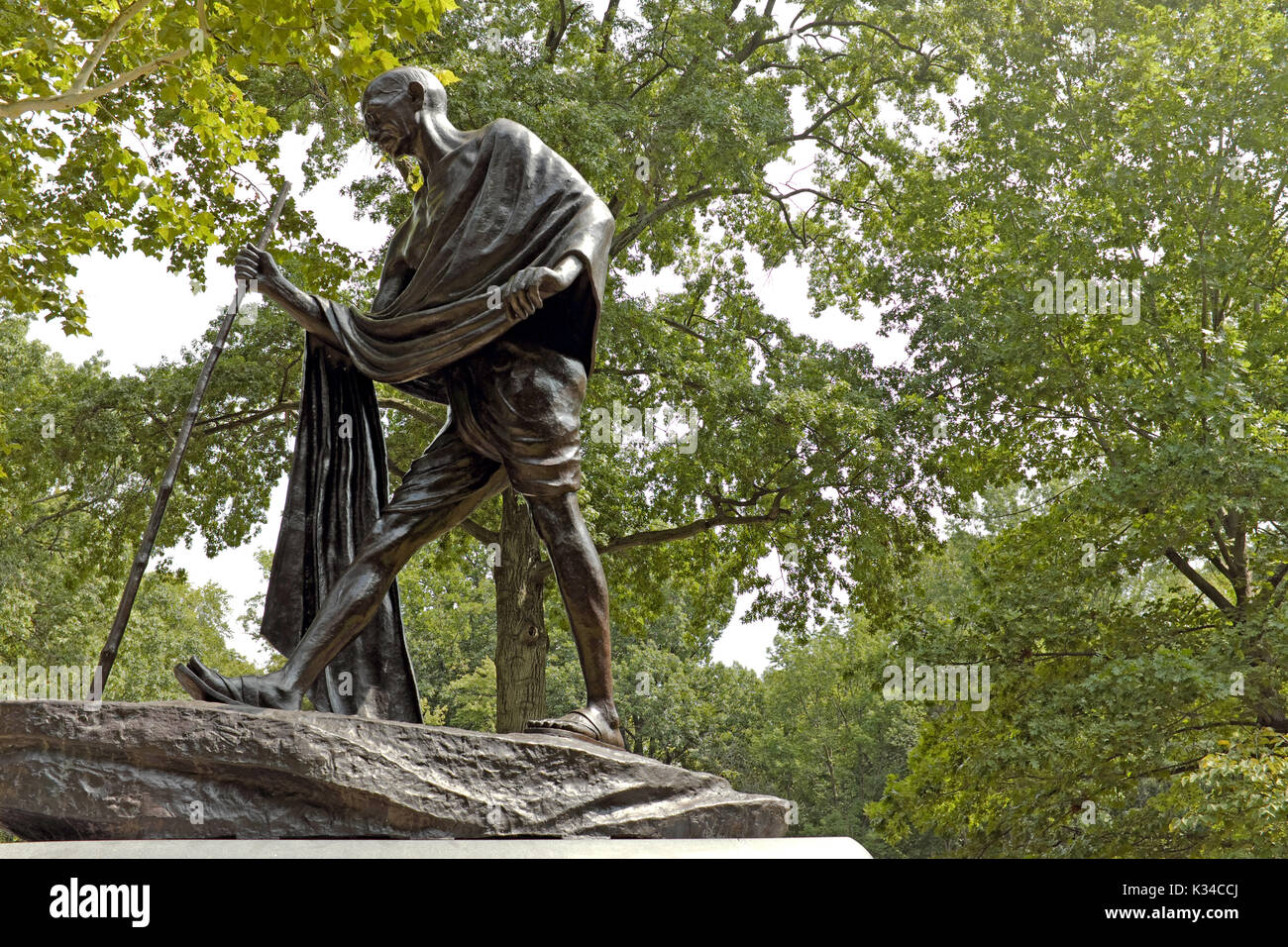 Statua del Mahatma Gandhi in india culturale sezione giardini di Cleveland, Ohio, Stati Uniti d'America rockefeller park giardini culturali Foto Stock