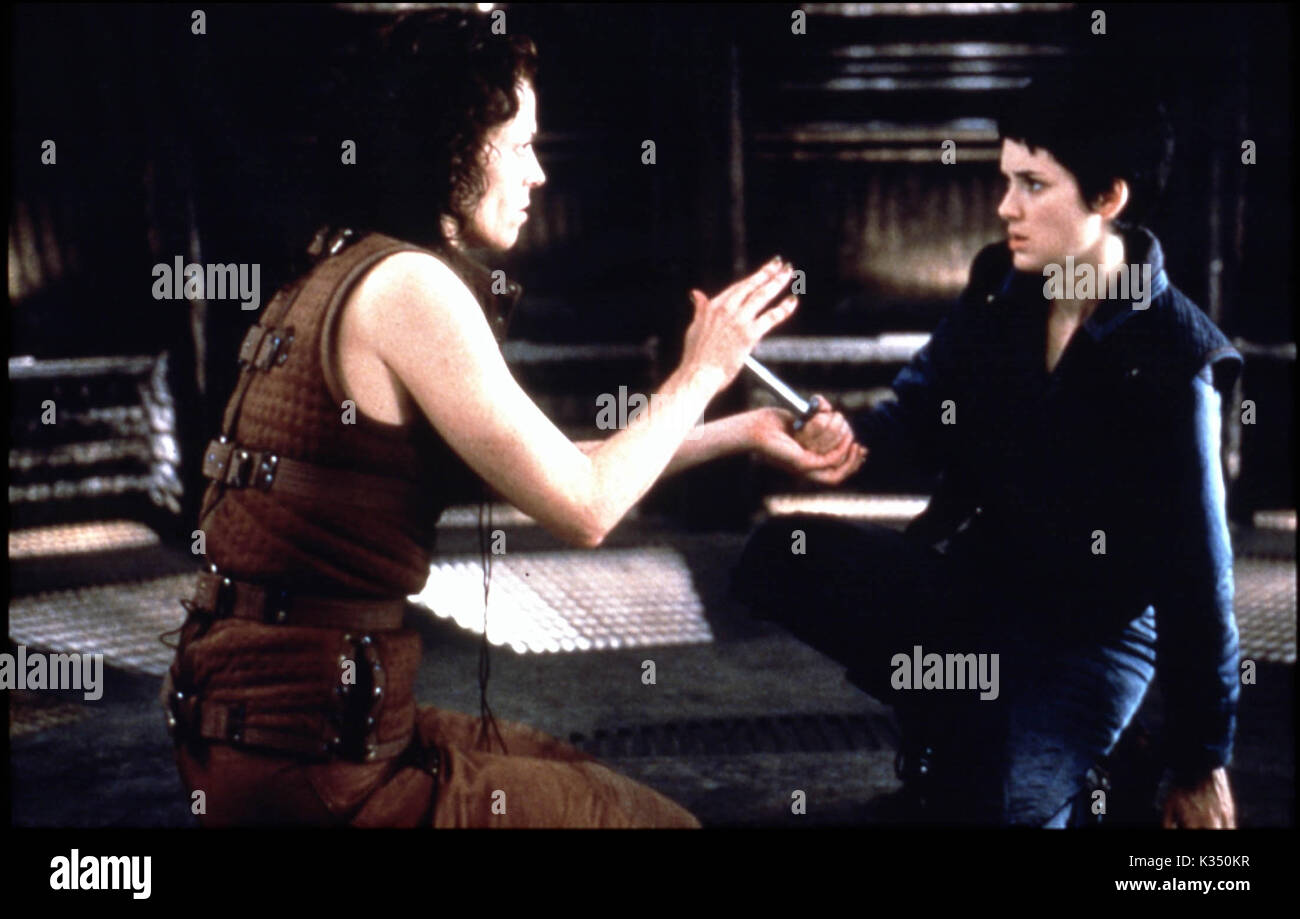 ALIEN RESURRECTION Sigourney Weaver, Winona Ryder data: 1997 Foto Stock