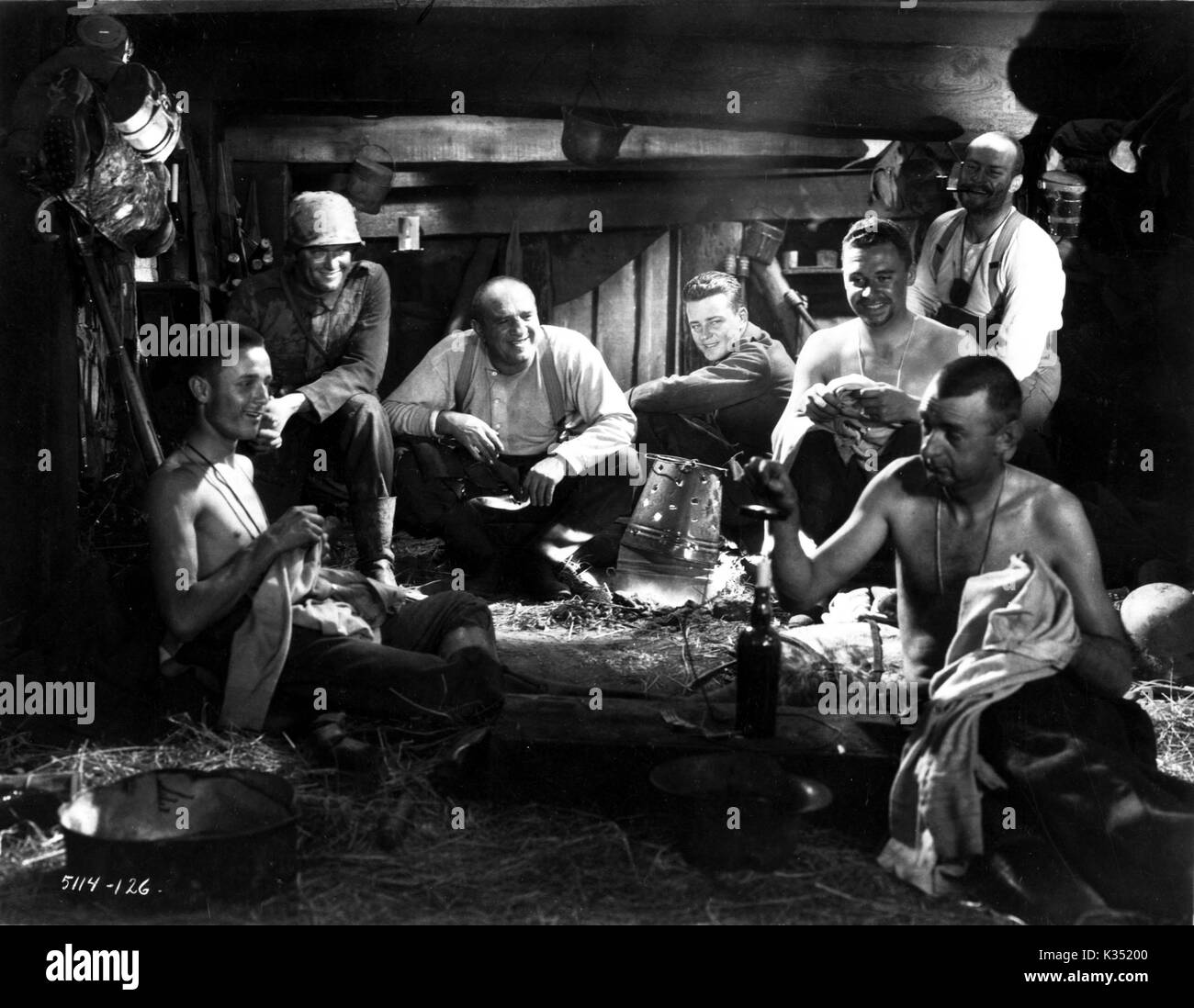 Tutto tranquillo SUL FRONTE OCCIDENTALE L-R: WILLIAM BAKEWELL, , Louis Wolheim, Lew Ayres, SCOTT KOLK, SLIM SUMMERVILLE in primo piano a destra Foto Stock