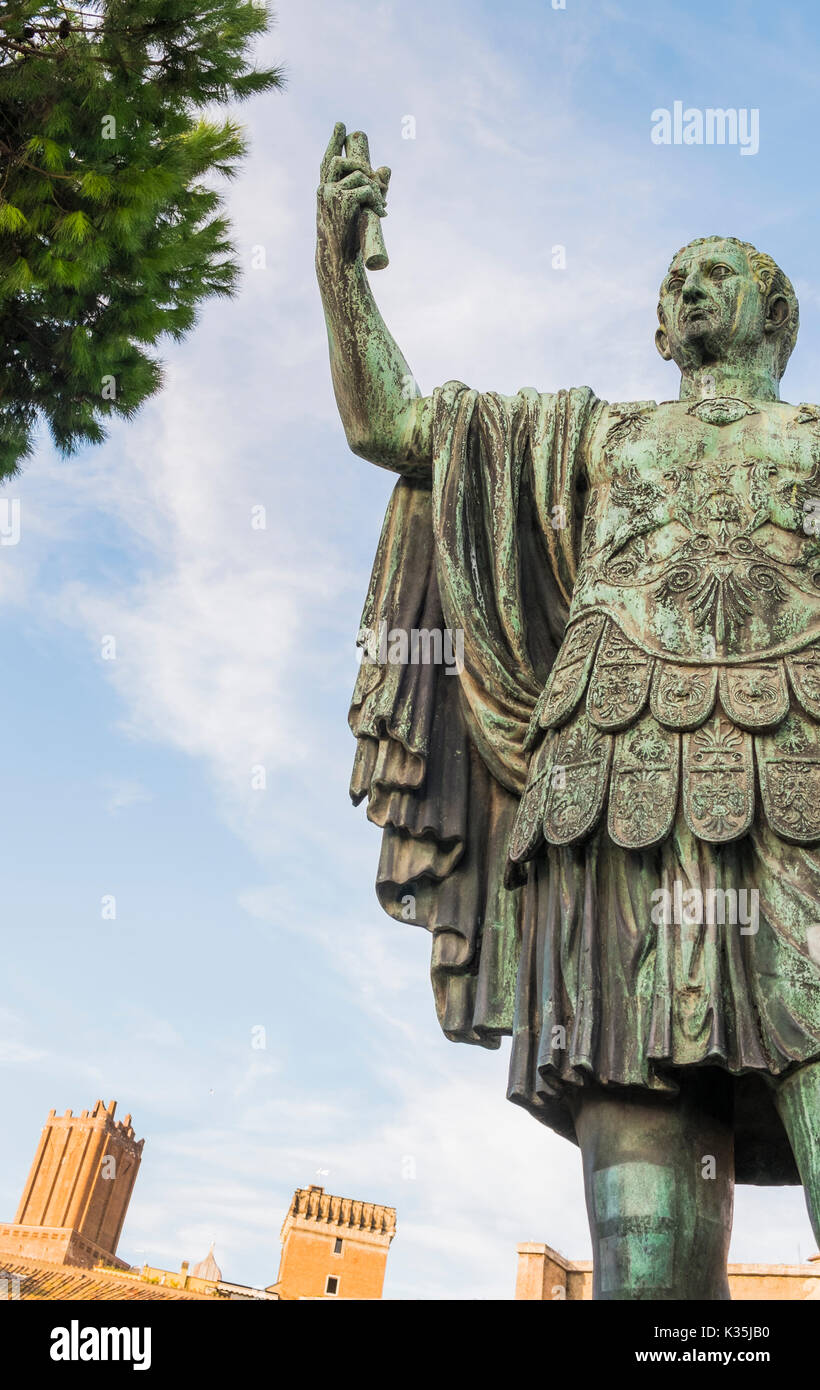 Statua di bronzo di Gaio Giulio Cesare Foto Stock