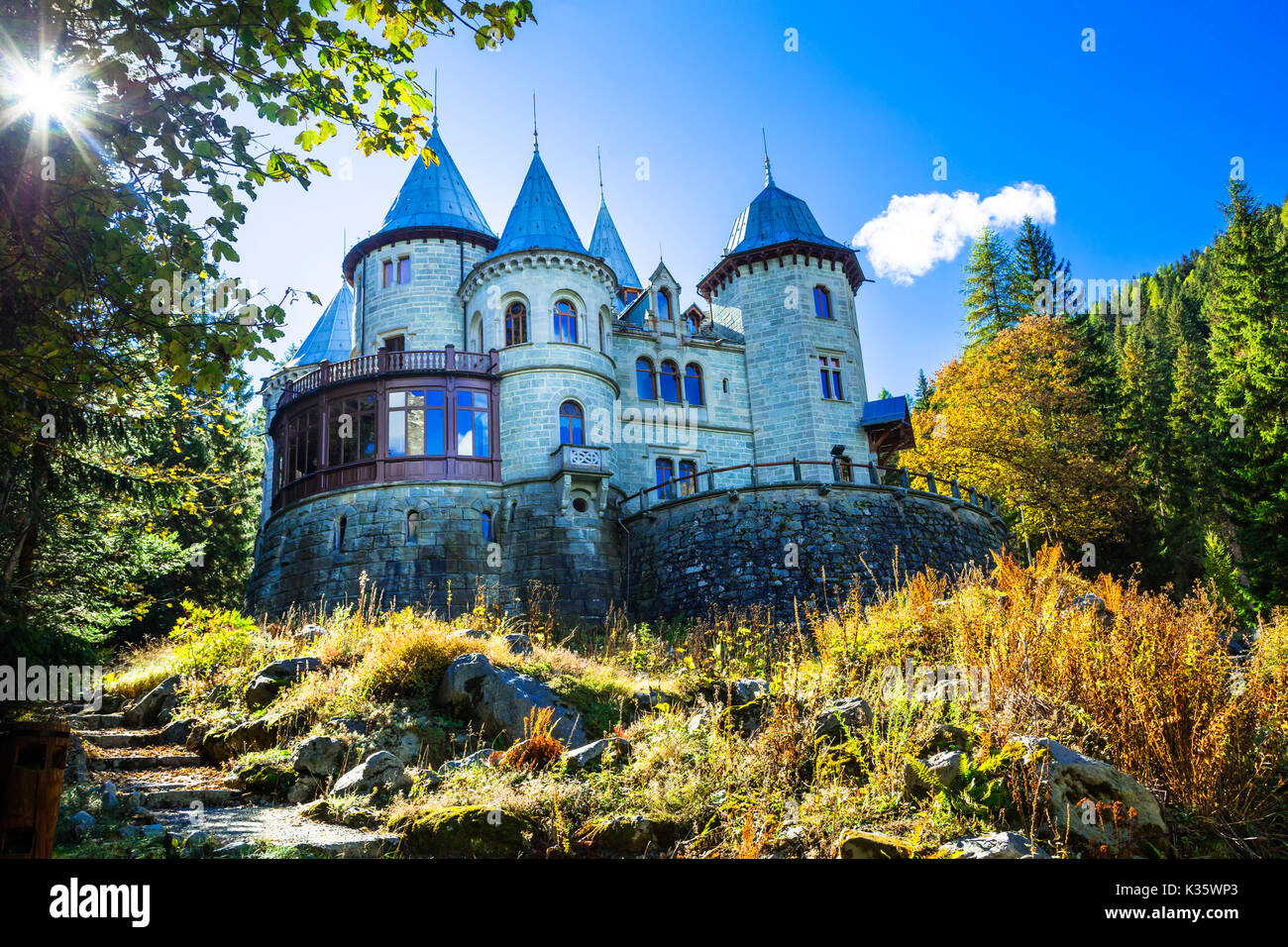 Bellissimo il Castello Savoia,Valle d'aosta,l'Italia. Foto Stock