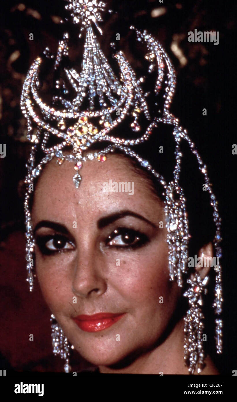 Il BLUE BIRD Elizabeth Taylor data: 1976 Foto Stock