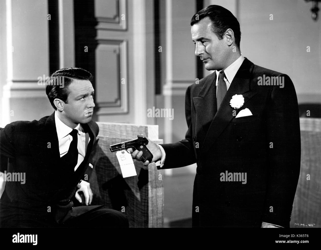 Corte penale us 1946] Tom Conway confroting Steve Brodie con evidenza/ Allegato B Foto Stock
