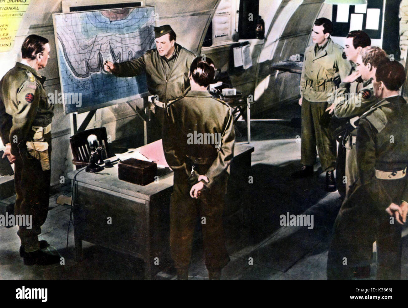 D-DAY: IL SESTO GIUGNO 20TH CENTURY FOX OPERATIONS ROOM D-DAY: IL SESTO GIUGNO 20TH CENTURY FOX OPERATIONS ROOM data: 1956 Foto Stock