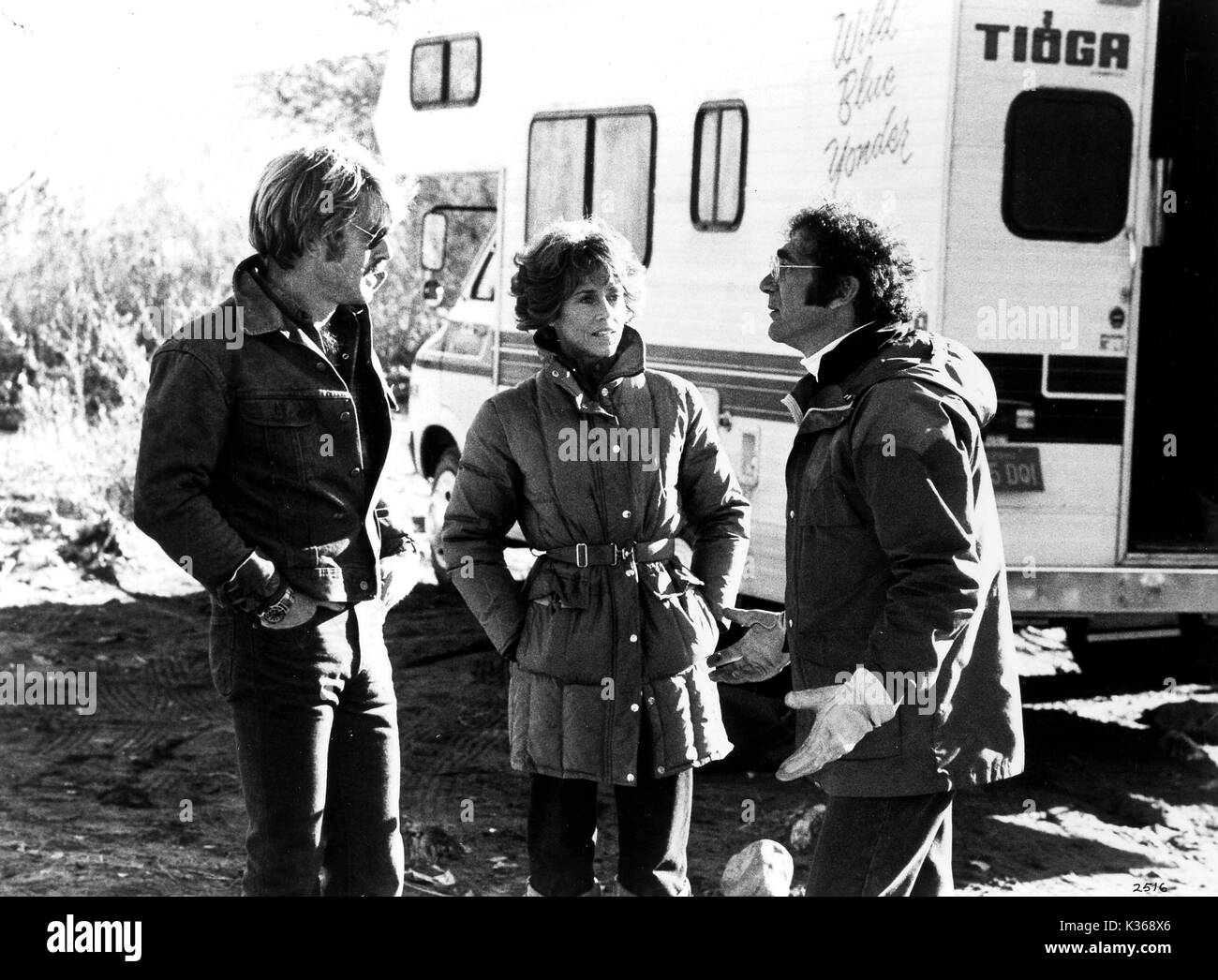 Il cavaliere elettrico L-R Robert Redford, Jane Fonda, direttore SYDNEY POLLOCK Foto Stock