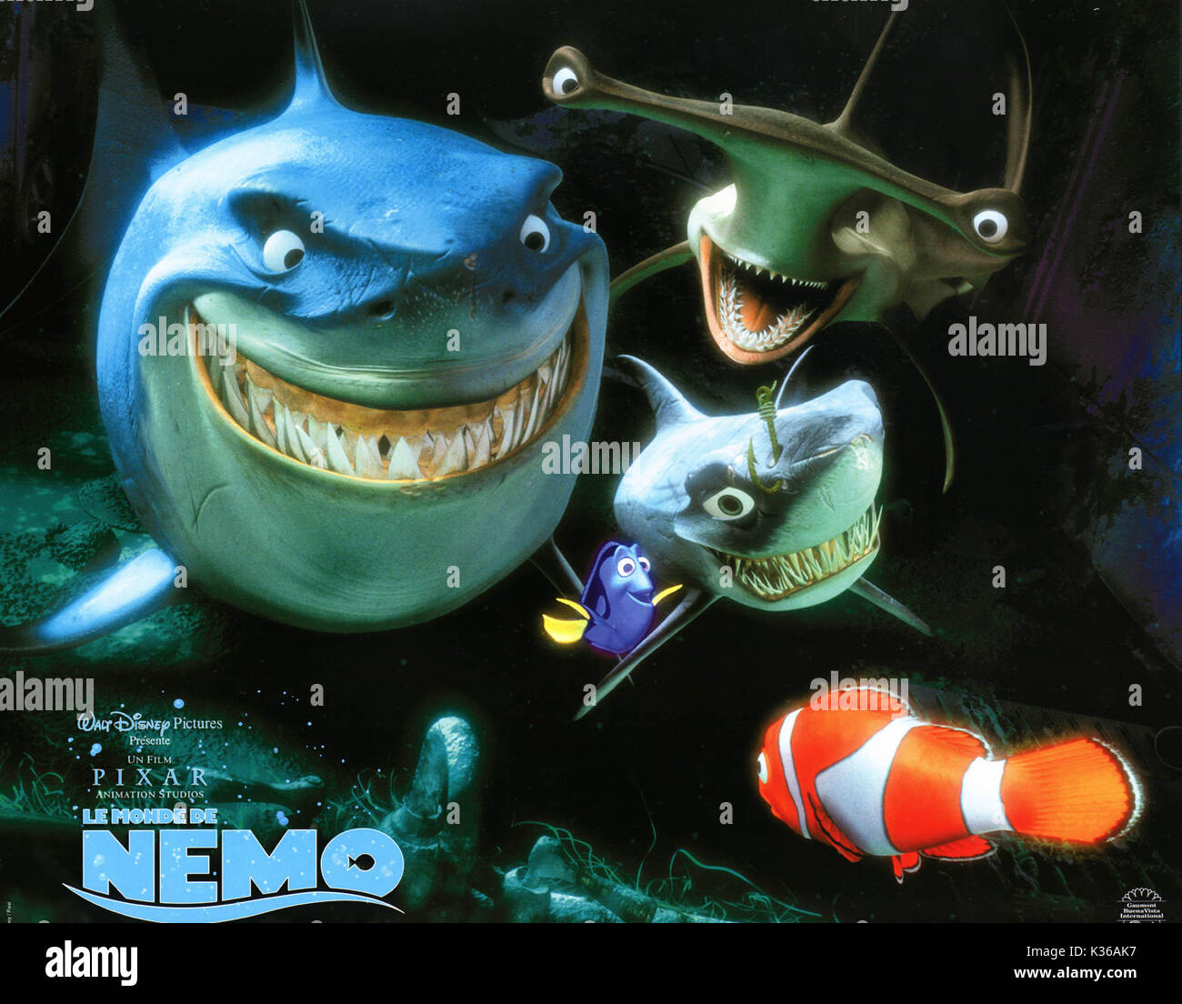 Alla ricerca di Nemo Marlin e Dory TRA GLI SQUALI SI PREGA DI CREDITO/Disney Pixar data: 2003 Foto Stock