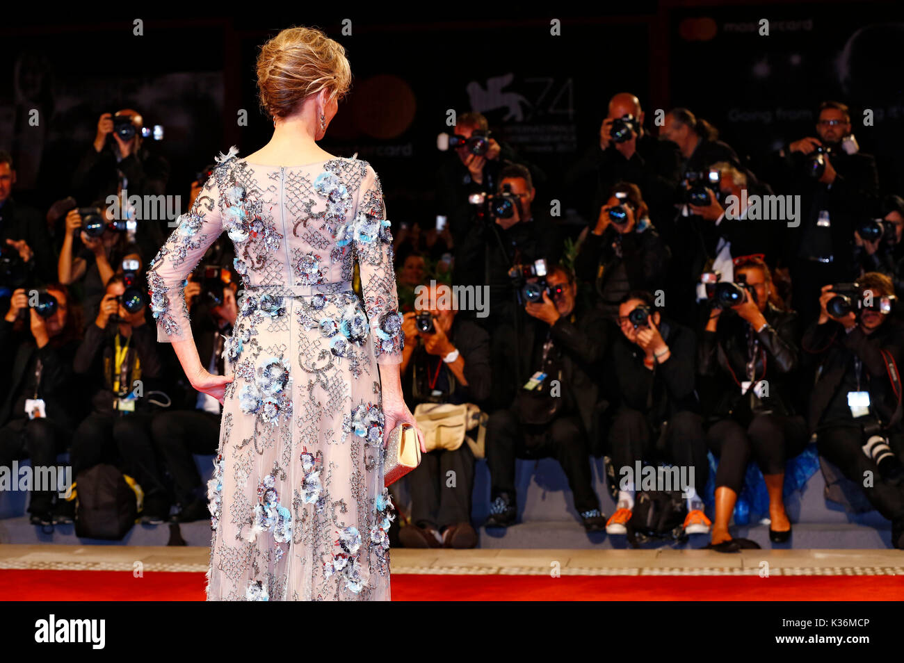 Venezia, Italia. 01 Sep, 2017. jane fonda frequentando il 'le nostre anime di notte' premiere al 74a venice international film festival presso il palazzo del cinema il 01 settembre 2017 a Venezia, Italia credito: geisler-fotopress/alamy live news Foto Stock