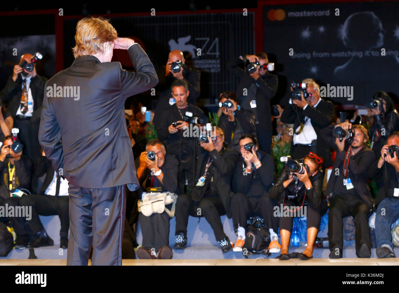 Venezia, Italia. 01 Sep, 2017. Robert Redford frequentando il 'le nostre anime di notte' premiere al 74a venice international film festival presso il palazzo del cinema il 01 settembre 2017 a Venezia, Italia credito: geisler-fotopress/alamy live news Foto Stock