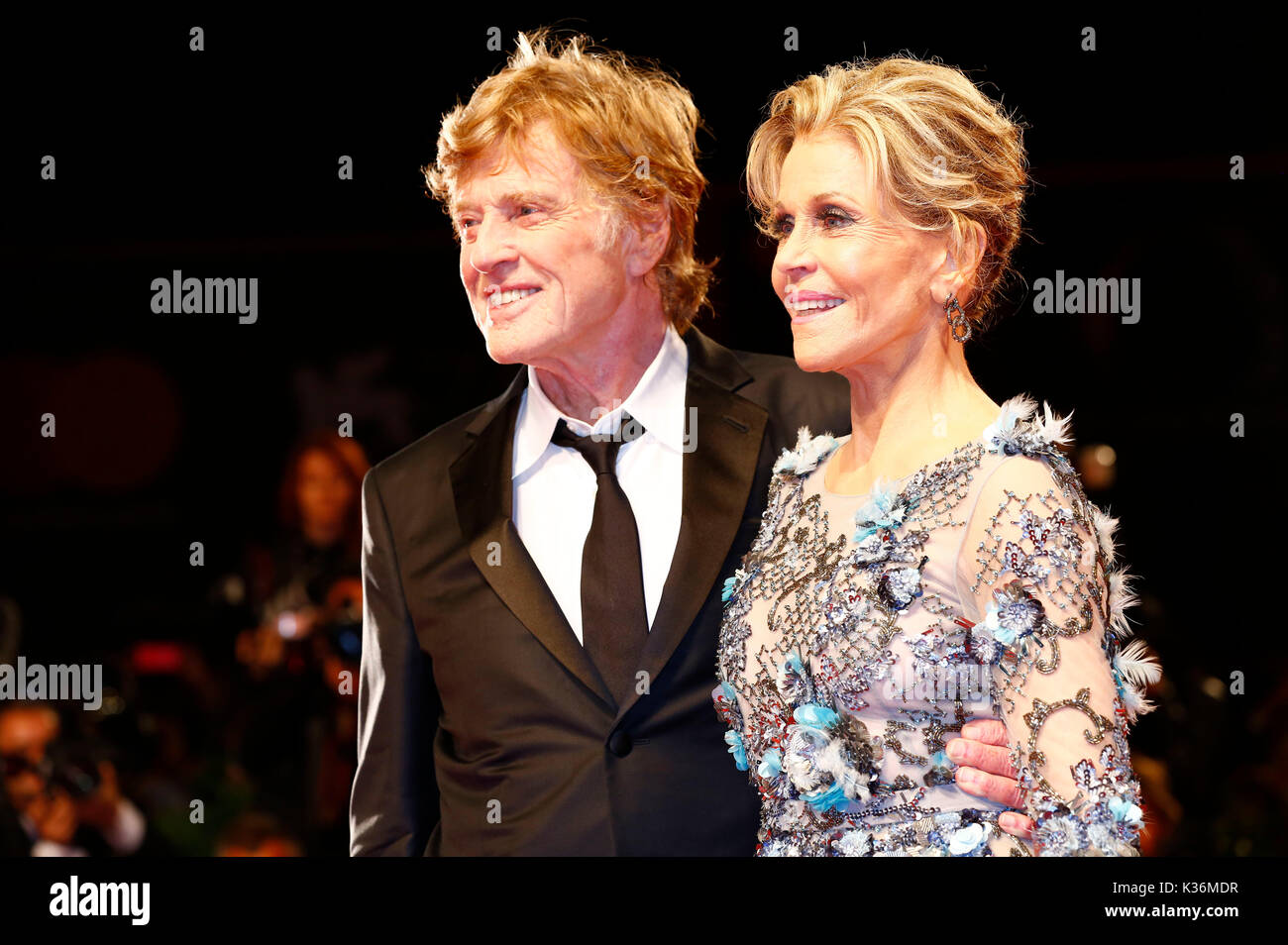 Venezia, Italia. 01 Sep, 2017. Robert Redford e Jane Fonda frequentando il 'le nostre anime di notte' premiere al 74a venice international film festival presso il palazzo del cinema il 01 settembre 2017 a Venezia, Italia credito: geisler-fotopress/alamy live news Foto Stock