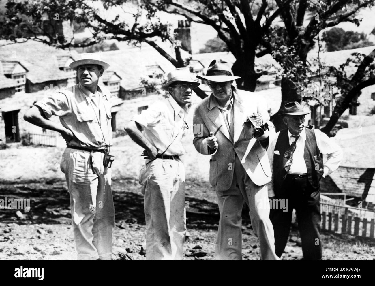 Come era verde la mia valle ci [1941] L-R JOE LaSHELLE operatore telecamera, ARTHUR C Miller, direttore della fotografia, JOHN FORD DIRETTORE E ED O'FEARNA primo assistente al direttore (e di JOHN FORD FRATELLO). Foto Stock