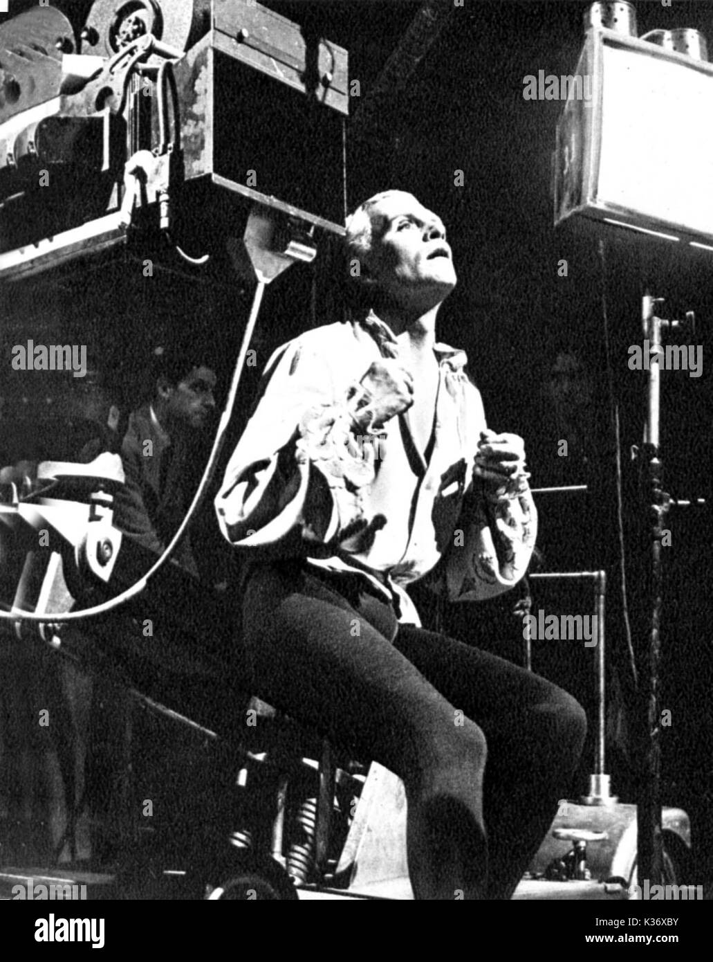 AMLETO LAURENCE OLIVIER REGIA, INTERPRETA ANCHE IL RUOLO DI PROTAGONISTA FR48.9/112 AMLETO LAURENCE OLIVIER REGIA, INTERPRETA ANCHE IL RUOLO DI PROTAGONISTA FR48.9/112 data: 1948 Foto Stock