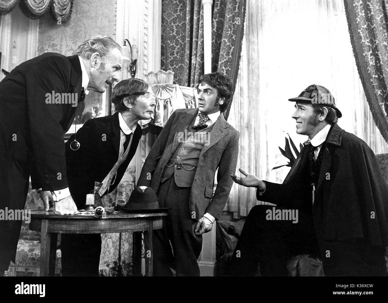 Il Segugio del BASKERVILLES TERRY-THOMAS, KENNETH WILLIAMS, DUDLEY MOORE, Peter Cook il Segugio del BASKERVILLES Foto Stock