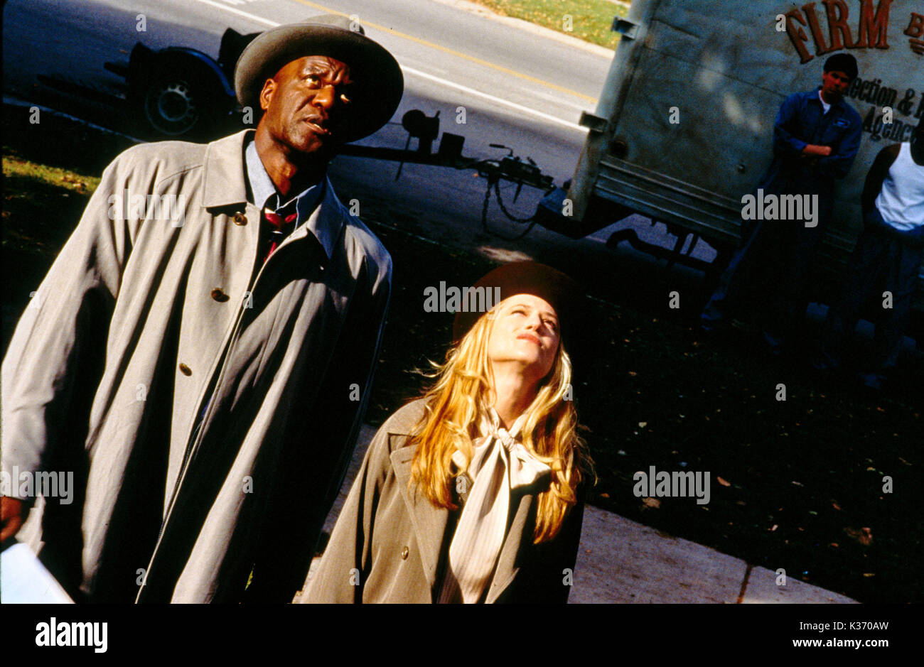 UN CANALE LIFE LESS ORDINARY 4 FILMS/POLYGRAM FILMED ENTERTAINMENT HOLLY HUNTER, DELROY LINDO UN CANALE LIFE LESS ORDINARY 4 FILMS/POLYGRAM FILMED ENTERTAINMENT HOLLY HUNTER, DELROY LINDO data: 1997 Foto Stock