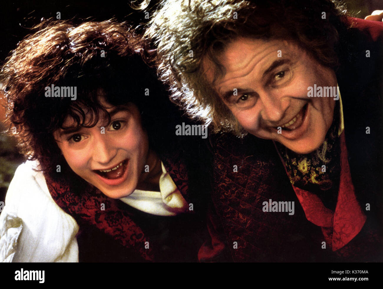 Il Signore degli Anelli: La compagnia dell'anello Elia il legno come Frodo,  IAN HOLM come Bilbo Baggins è necessario credito: NEW LINE CINEMA data:  2001 Foto stock - Alamy