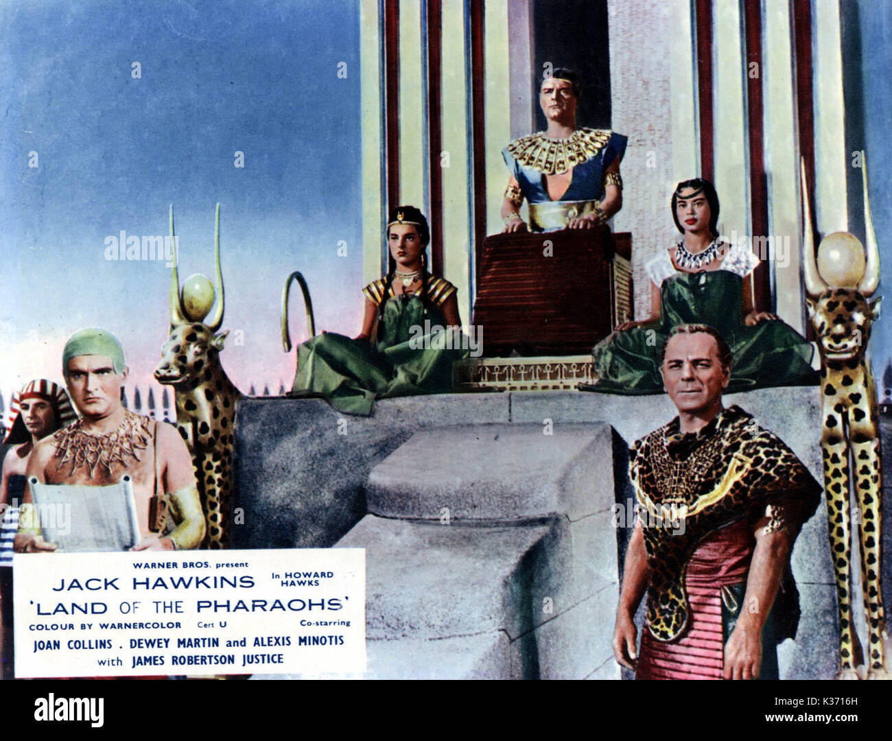 Terra di PHAROAHS JACK HAWKINS come il faraone Cheope UN WARNER BROS FILM data: 1955 Foto Stock