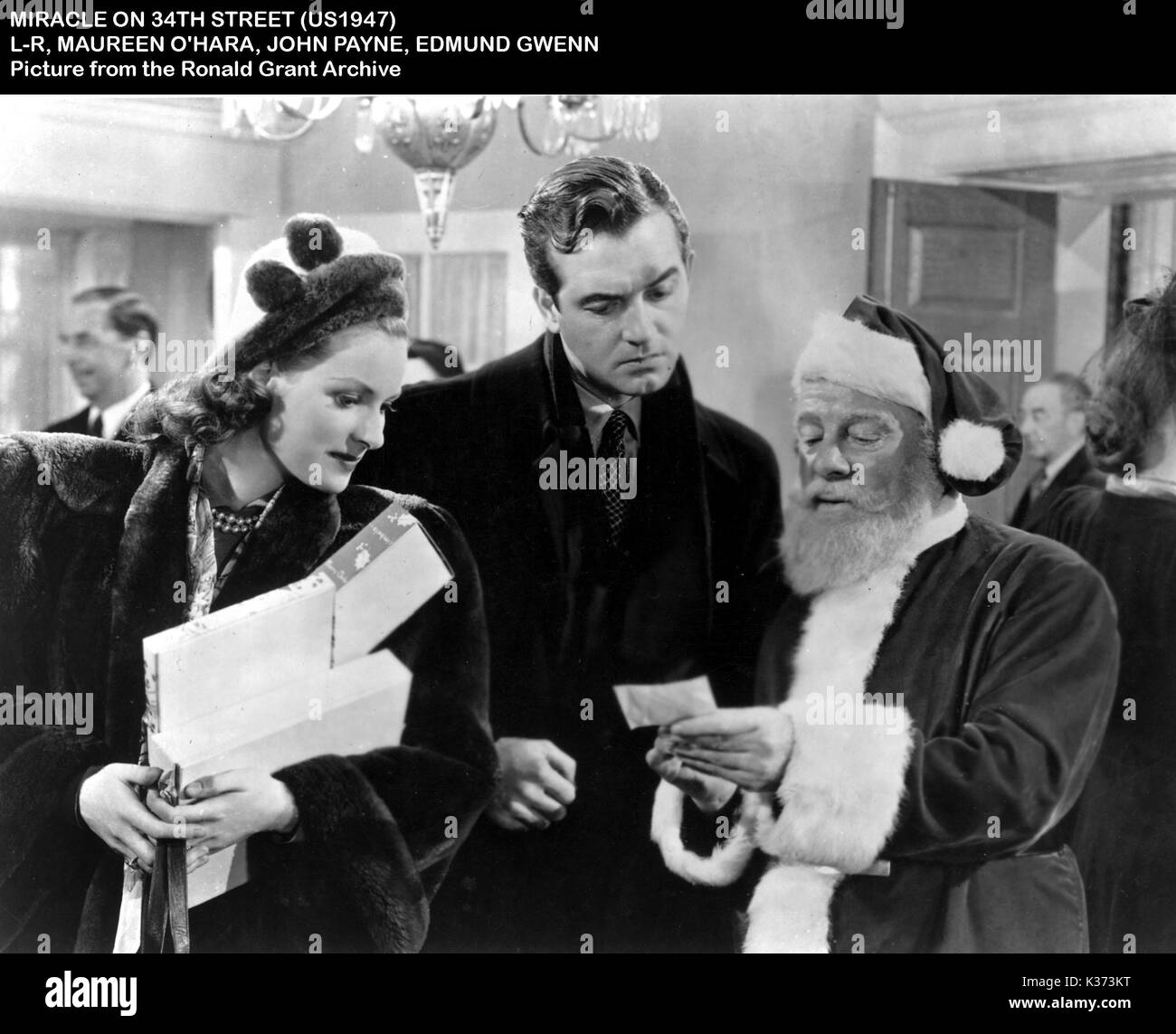 Miracolo su 34TH STREET L-R,MAUREEN OHARA, John Payne, Edmund Gwenn Foto Stock