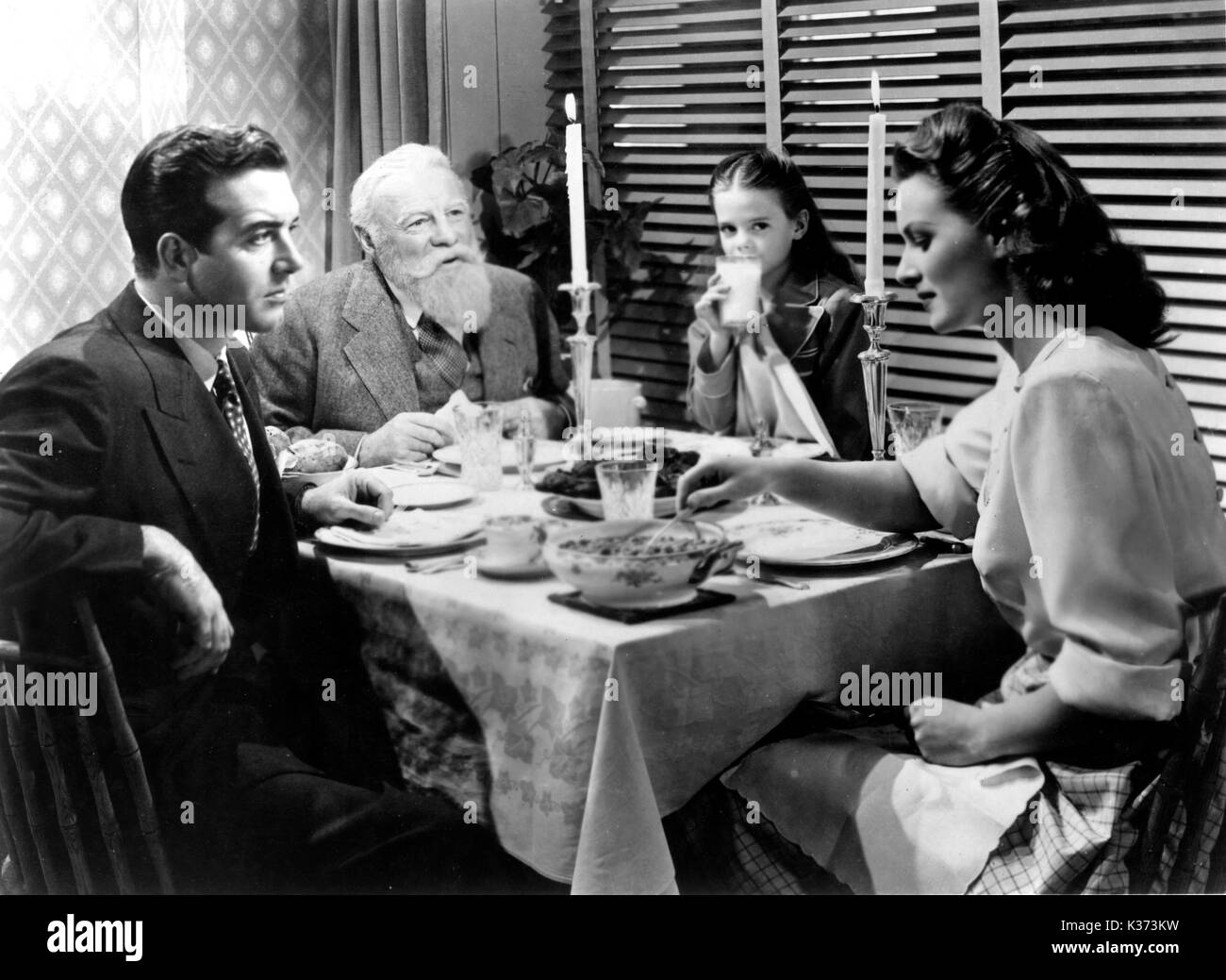 Miracolo su 34TH STREET L-R, John Payne, Edmund Gwenn, Natalie legno, Maureen OHARA Foto Stock