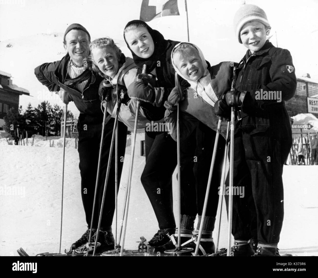 L-R, JOHN MILLS, MARIA HAYLEY BELL, Giulietta mulini, HAYLEY MILLS, Jonathan Mills Foto Stock