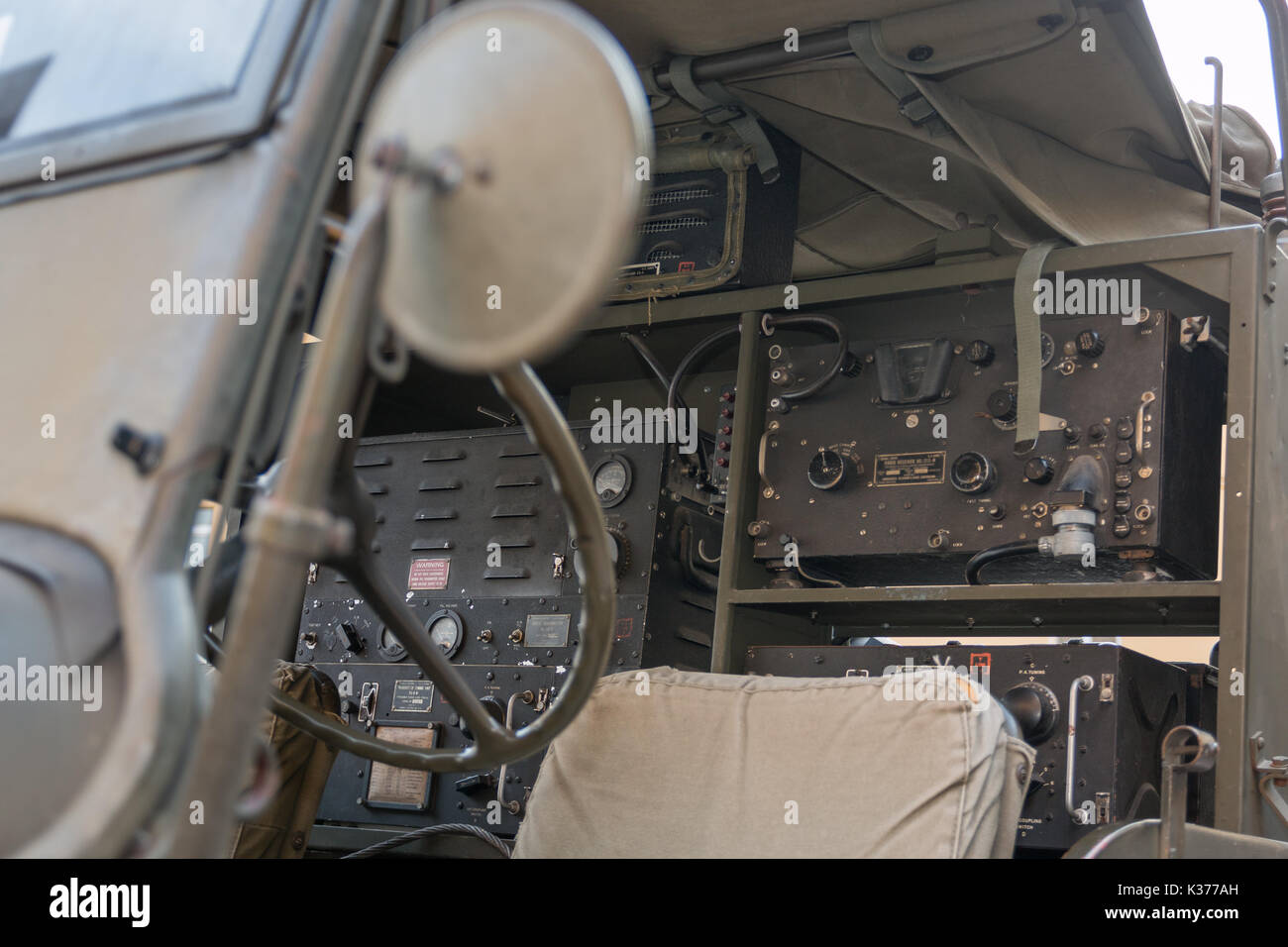 Vista ingrandita del veicolo militare di interni per le comunicazioni radio dalla II guerra mondiale Foto Stock