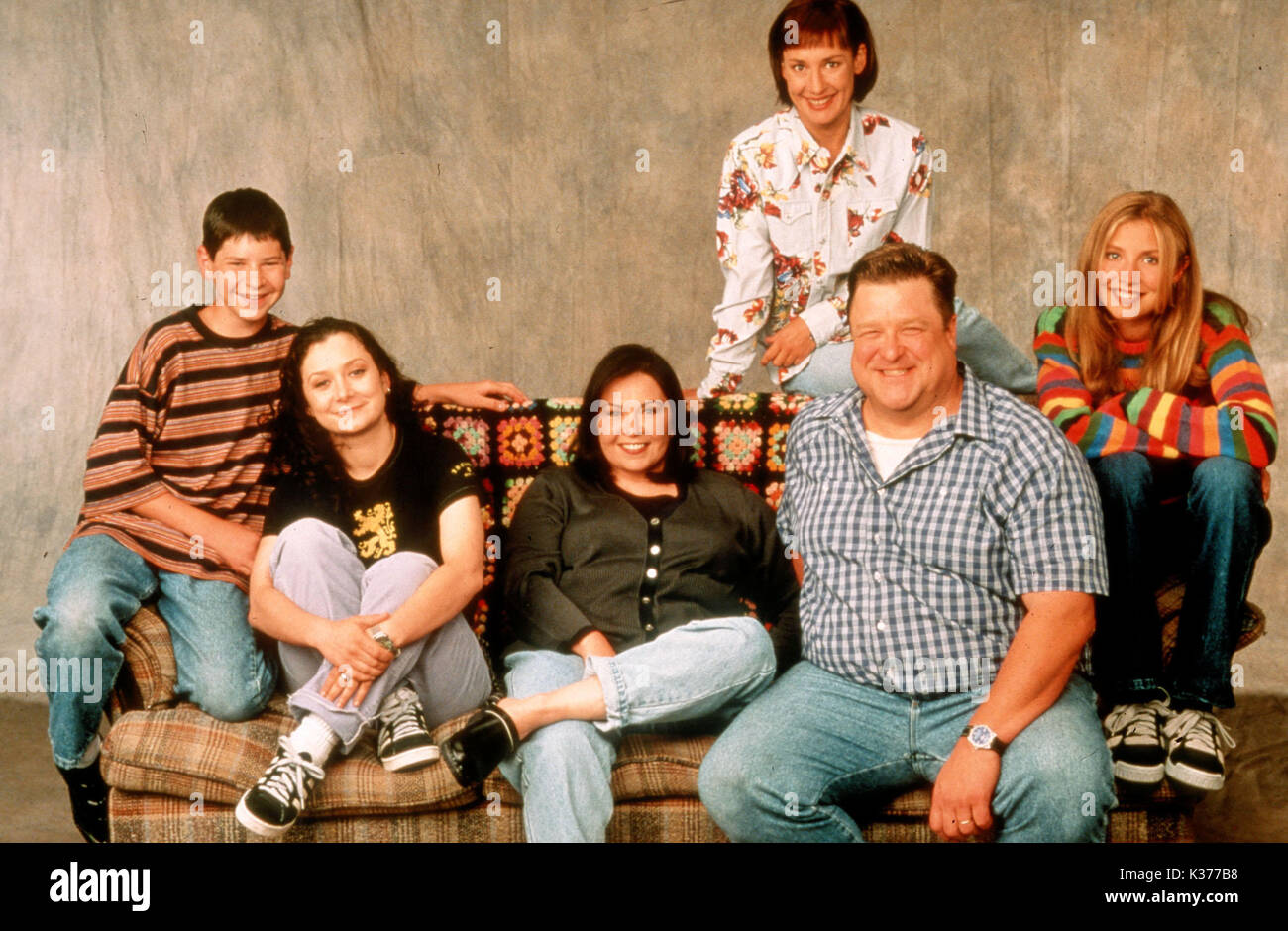 ROSEANNE MICHAEL FISHMAN, SARA GILBERT, ROSEANNE BARR, LAURIE METCALFE, John Goodman, Sarah Chalke Foto Stock