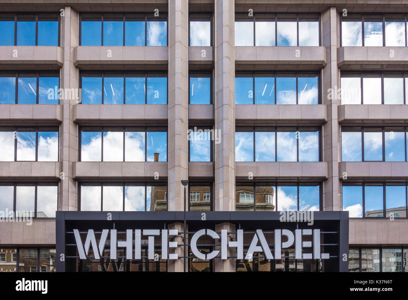 Il bianco edificio della cappella, Whitechapel High Street, London, Regno Unito Foto Stock