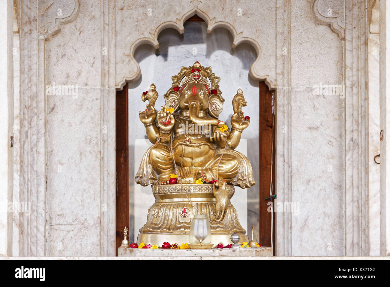 Udaipur, India. Ganesh statua in Jag Mandir Mahal (lago garden palace). Foto Stock