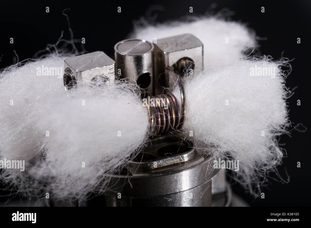 Vaping bobina con il cotone per una sigaretta elettronica, e CIG, e  sigaretta Foto stock - Alamy