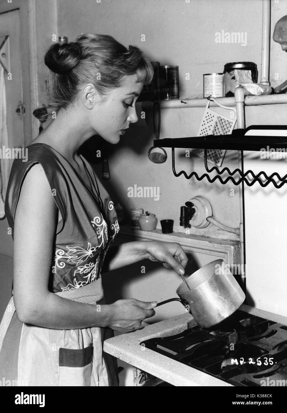 SYLVIA SYMS A CASA A METÀ ANNI CINQUANTA Foto Stock