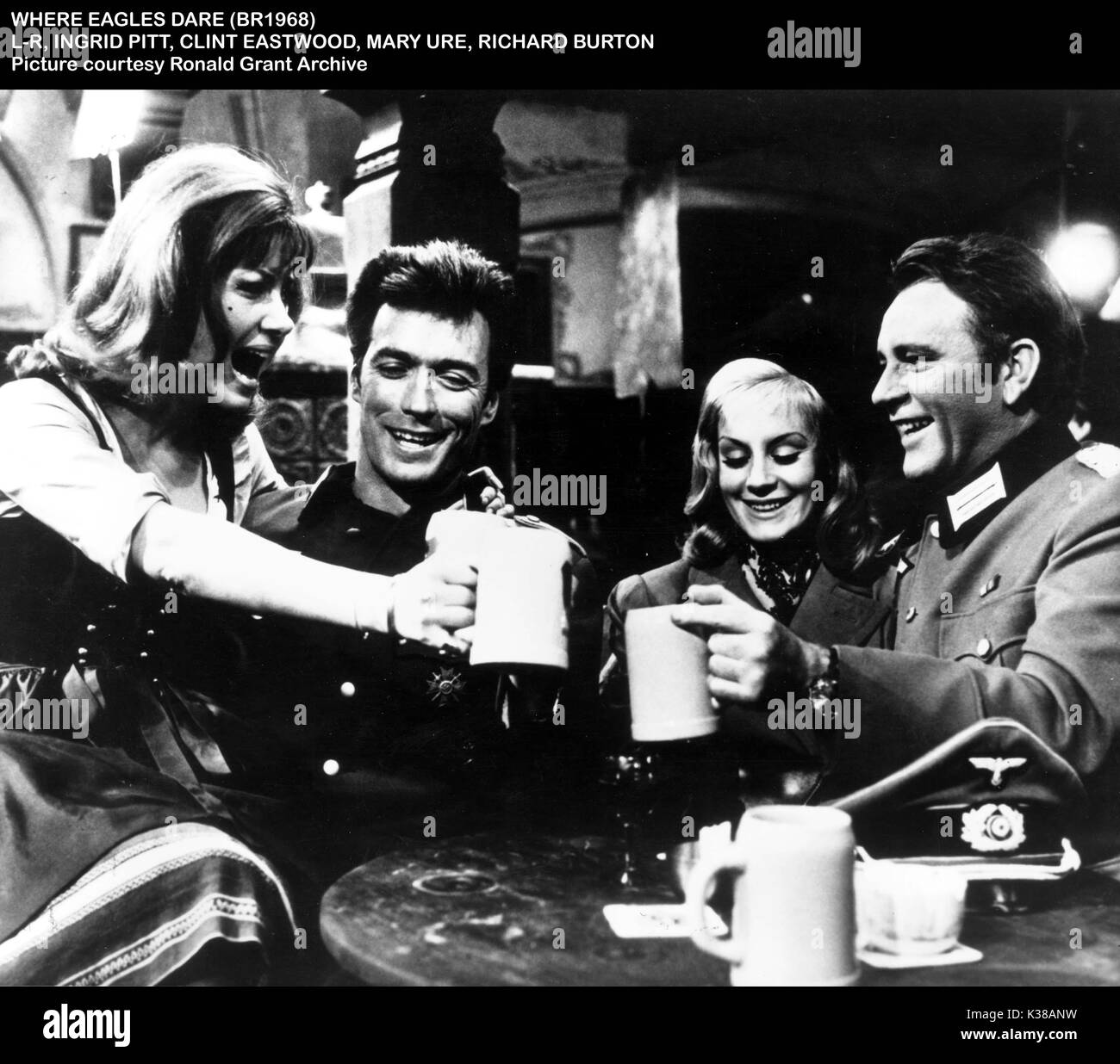 Dove osano le aquile L-R, INGRID PITT, Clint Eastwood, MARIA URA, Richard Burton Foto Stock