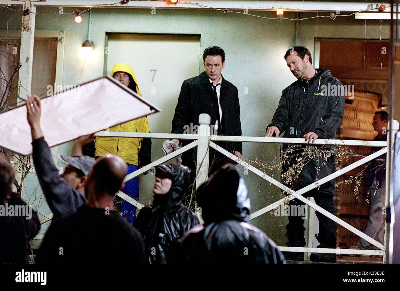 Identità John Cusack con JAMES MANGOLD, direttore data: 2003 Foto Stock
