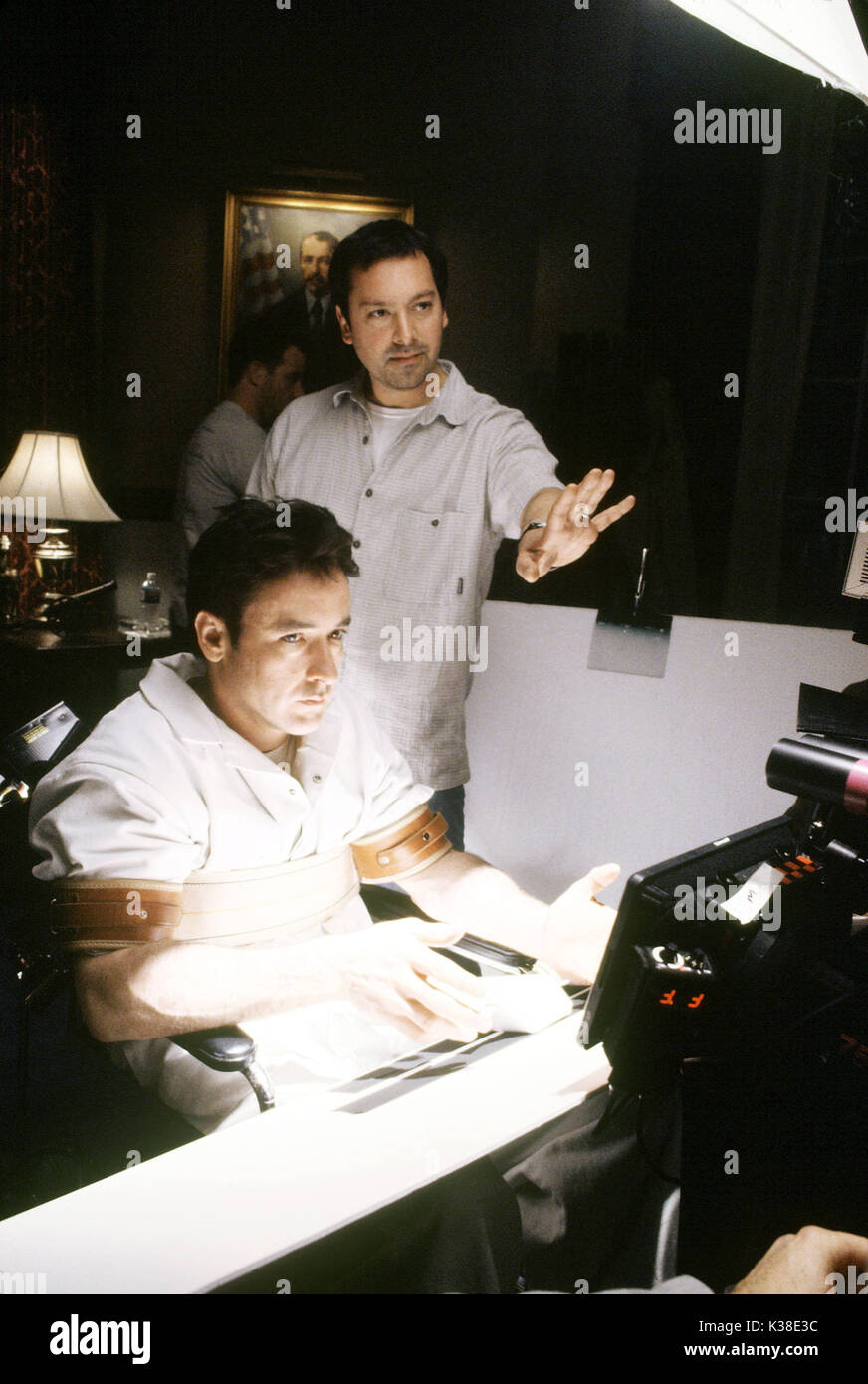 Identità John Cusack con JAMES MANGOLD, direttore data: 2003 Foto Stock