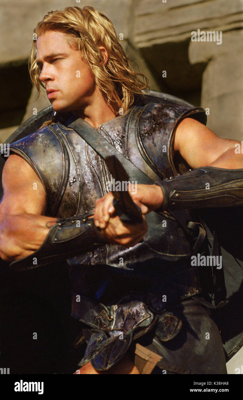 BRAD PITT interpreta "Achilles" in Warner Bros. Troy, l'epica avventura d'azione di Pictures, con Eric Bana e Orlando Bloom. FOTOGRAFIE DA UTILIZZARE ESCLUSIVAMENTE PER PUBBLICITÀ, PROMOZIONE, PUBBLICITÀ O RECENSIONI DI QUESTO FILM SPECIFICO E PER RIMANERE DI PROPRIETÀ DELLO STUDIO. NON IN VENDITA O RIDISTRIBUZIONE. TROY [US 2004] BRAD PITT interpreta 'Achilles' BRAD PITT interpreta 'Achilles' in Warner Bros. Troy, l'epica avventura d'azione di Pictures, con Eric Bana e Orlando Bloom. FOTOGRAFIE DA UTILIZZARE ESCLUSIVAMENTE PER PUBBLICITÀ, PROMOZIONE, PUBBLICITÀ O RECENSIONI DI QUESTO SPECIFICO Foto Stock