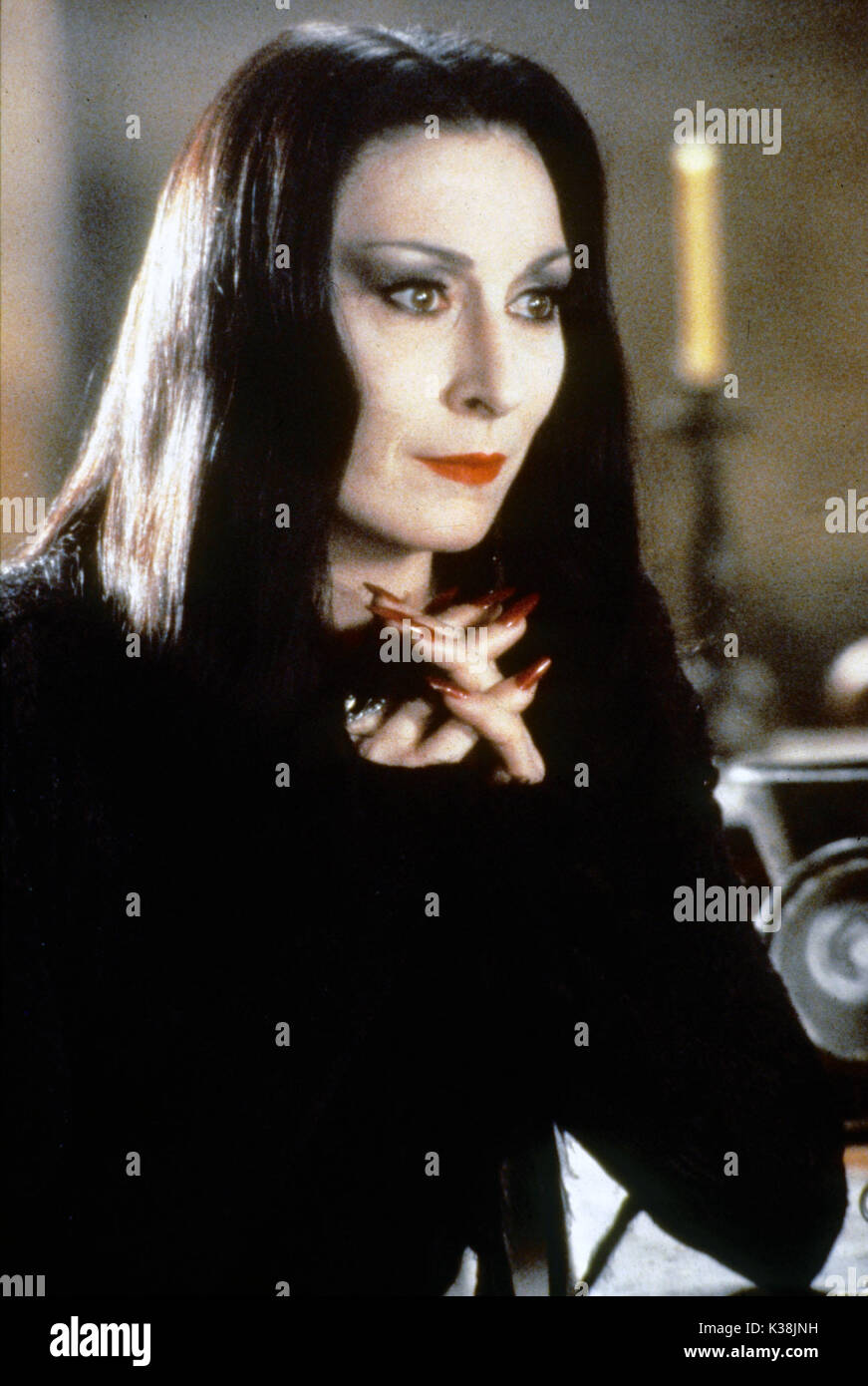 La famiglia Addams ANGELICA HOUSTON come Morticia Addams data: 1991 Foto  stock - Alamy