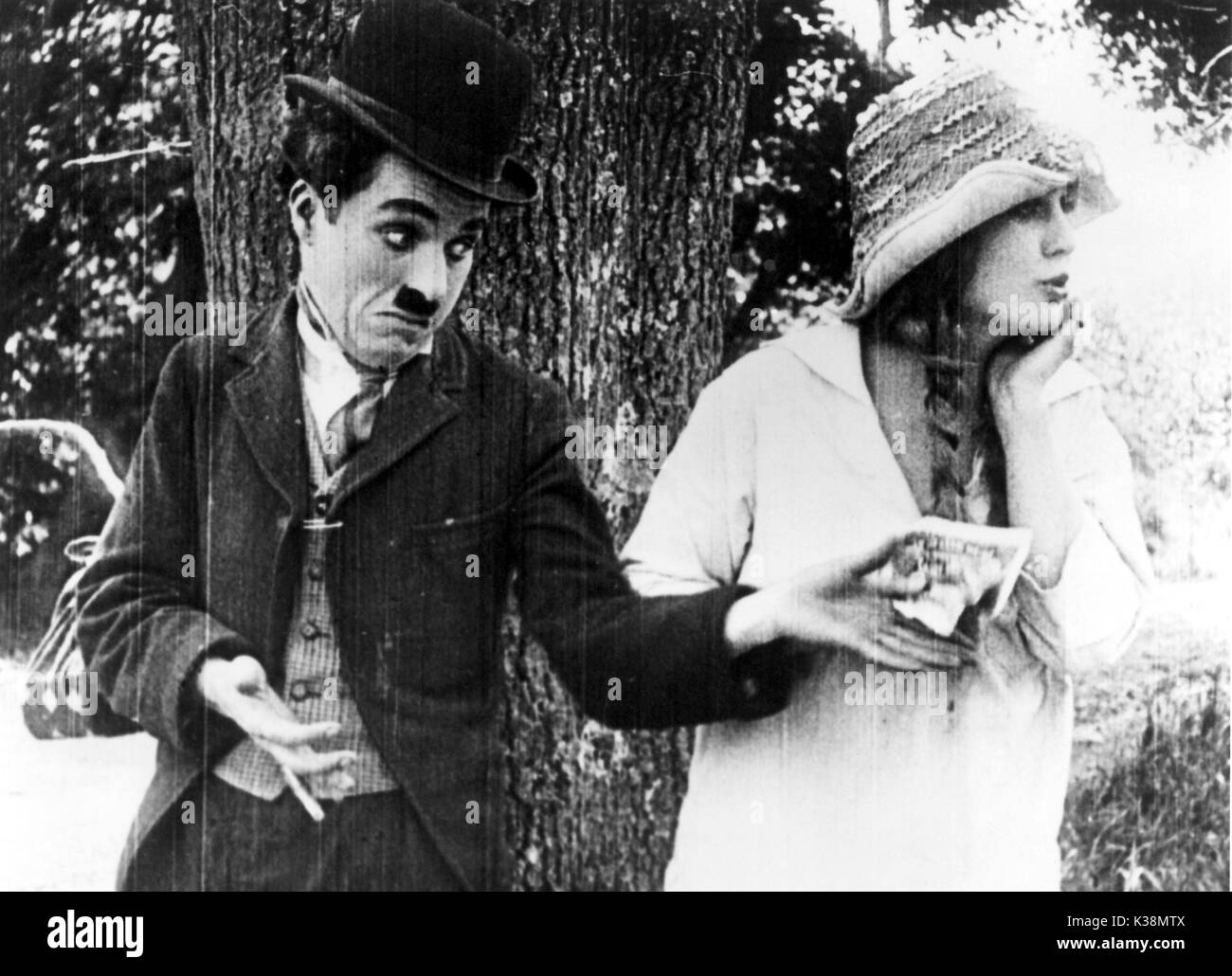 Il vagabondo Charlie Chaplin, Edna Purviance Foto Stock